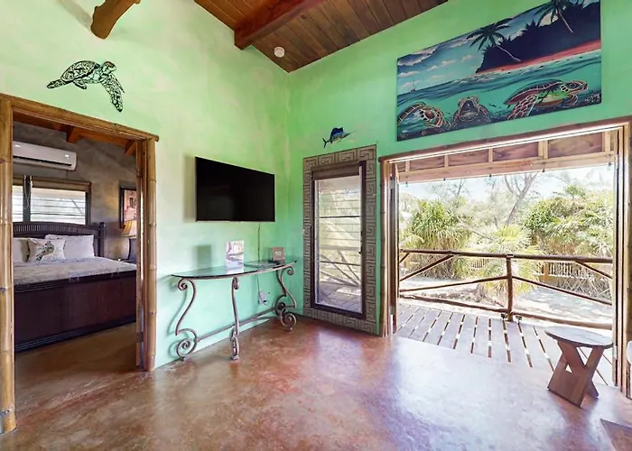 La Casa Pura Vida *