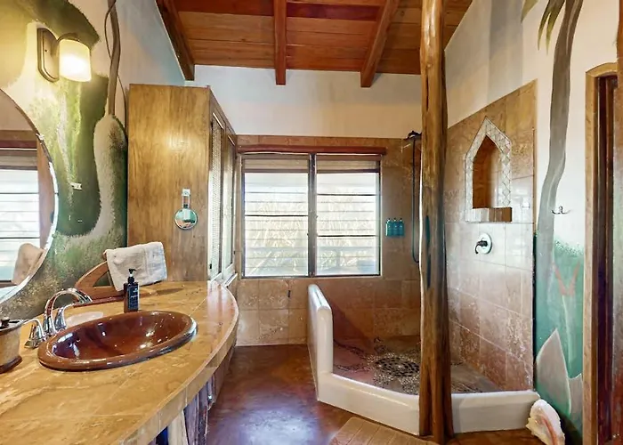 La Casa Pura Vida